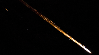 Crystal clear photo of the fiery reentry and destruction of a spaceship